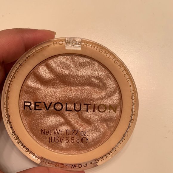 Makeup revolution powder highlighter - Picture 1 of 3